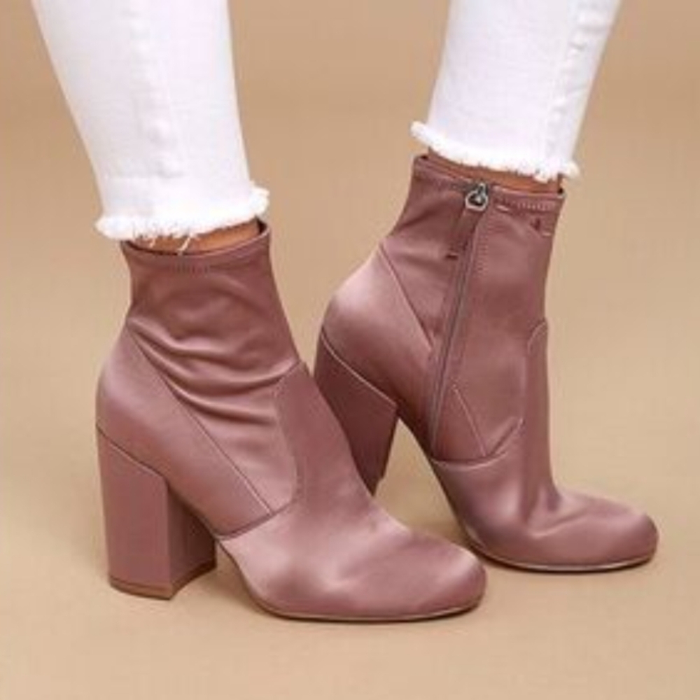 Elegant High Ankle Boots. Beautiful Mauve Color! 🌸